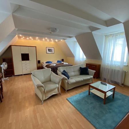 Penzion Le Monde Hotel Бардеев Екстериор снимка