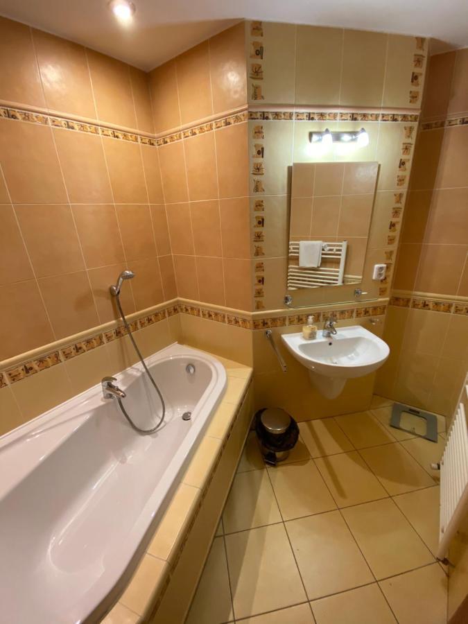 Penzion Le Monde Hotel Бардеев Екстериор снимка