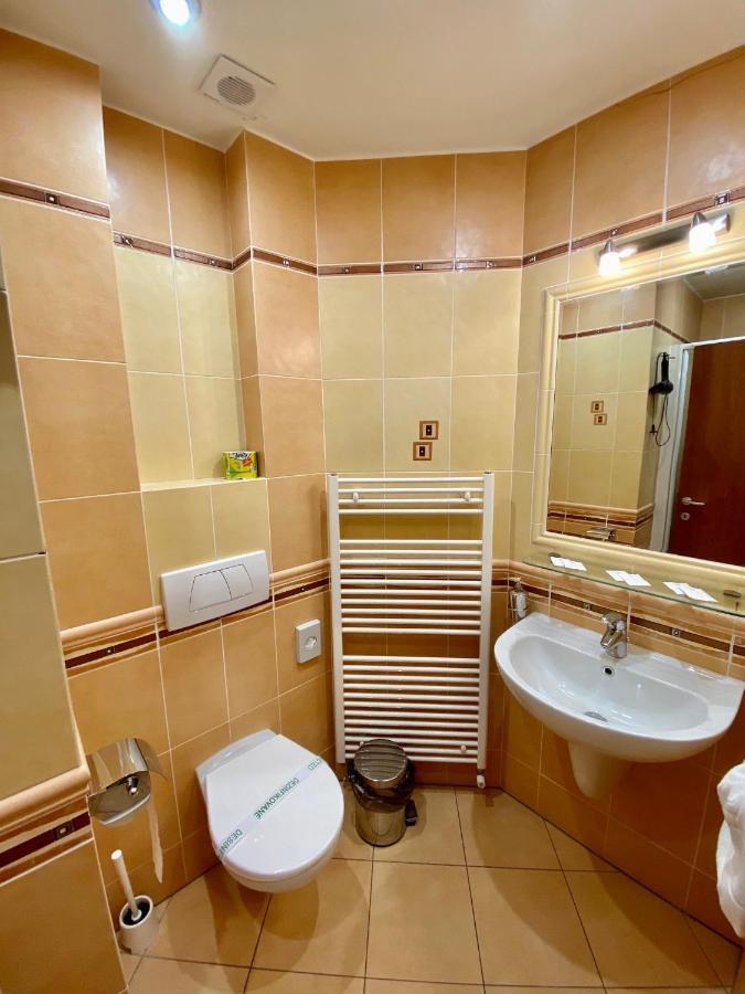 Penzion Le Monde Hotel Бардеев Екстериор снимка