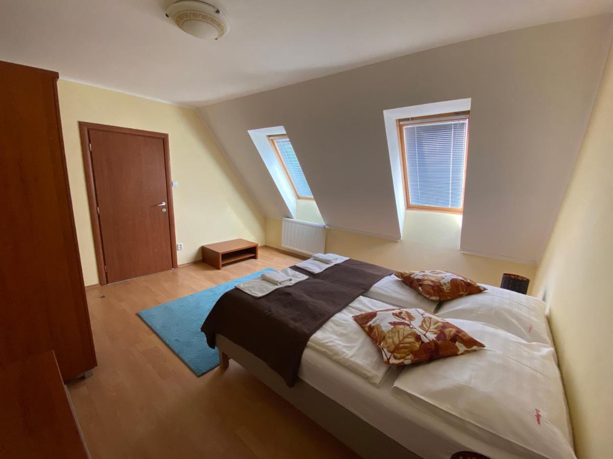 Penzion Le Monde Hotel Бардеев Екстериор снимка