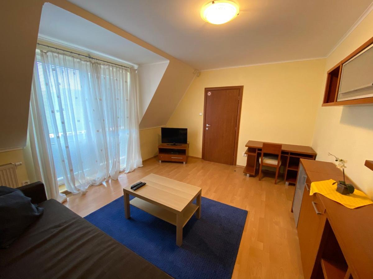 Penzion Le Monde Hotel Бардеев Екстериор снимка