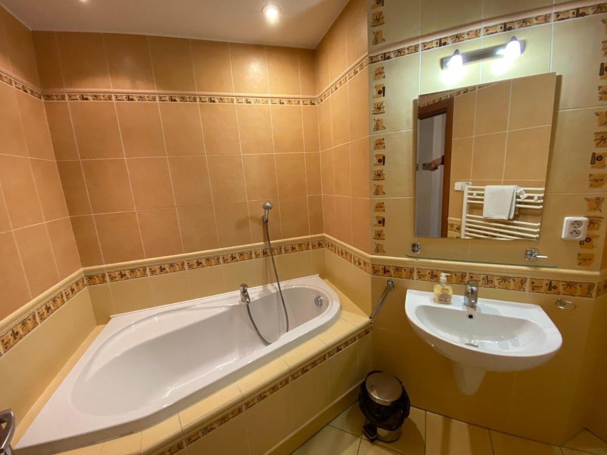 Penzion Le Monde Hotel Бардеев Екстериор снимка