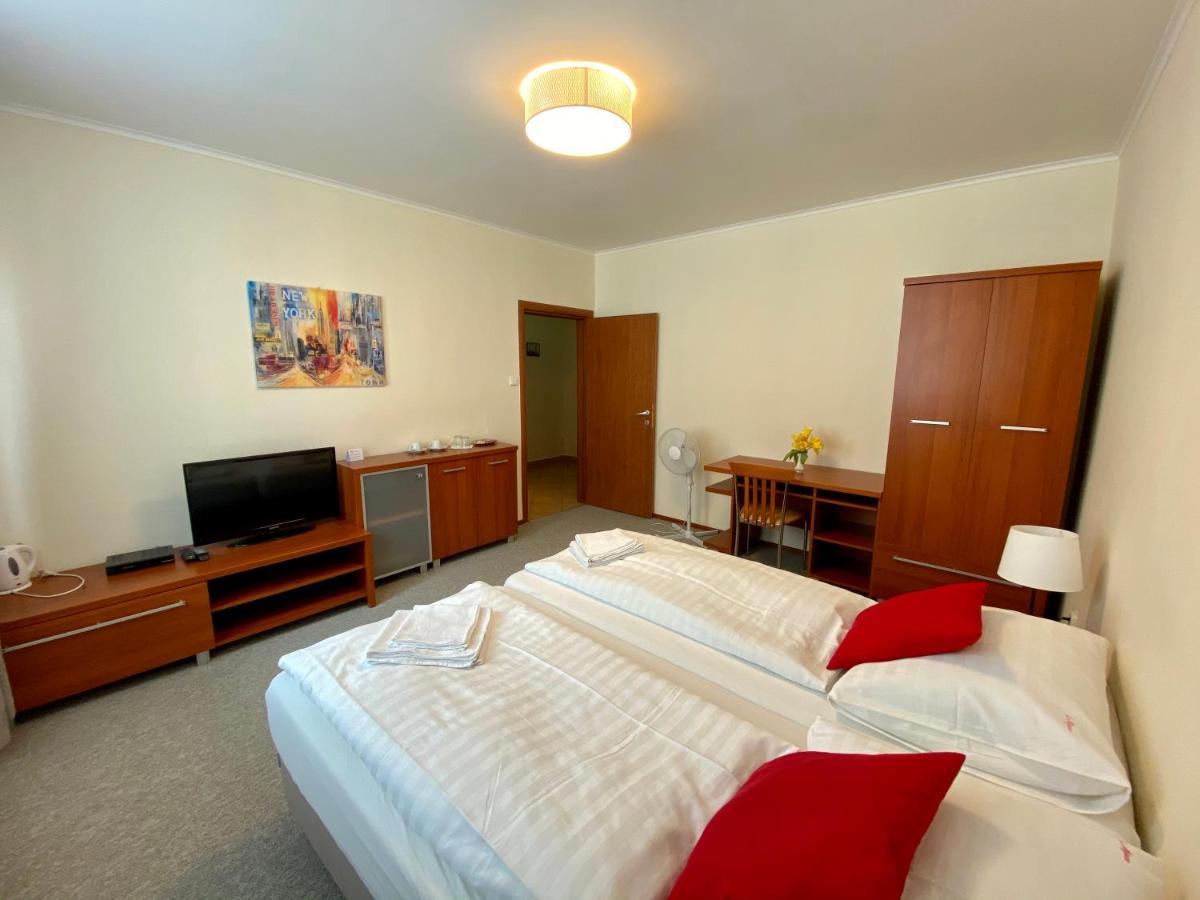 Penzion Le Monde Hotel Бардеев Екстериор снимка