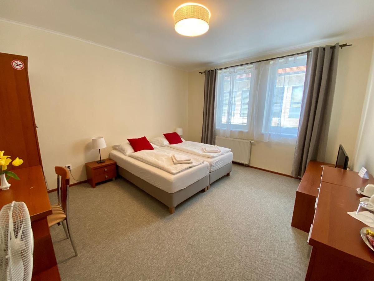 Penzion Le Monde Hotel Бардеев Екстериор снимка