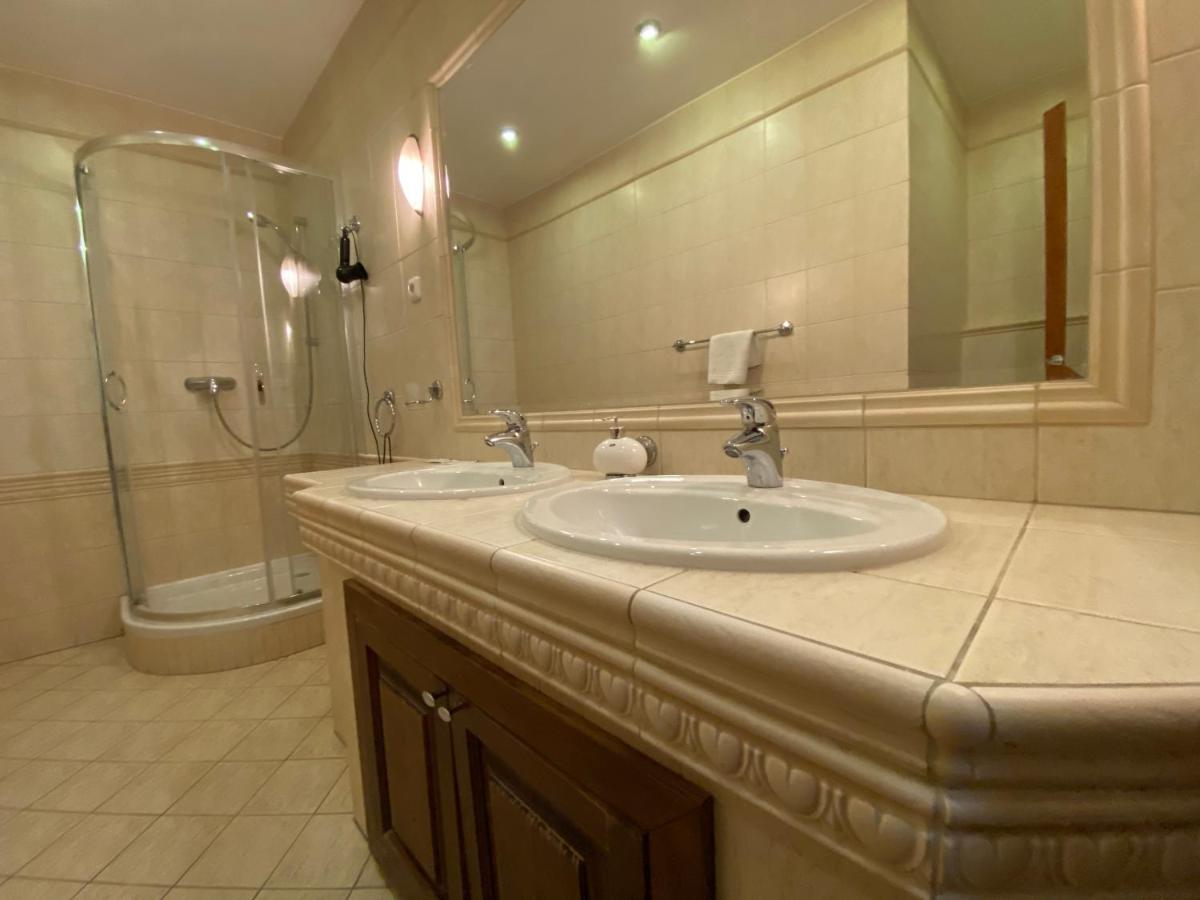 Penzion Le Monde Hotel Бардеев Екстериор снимка