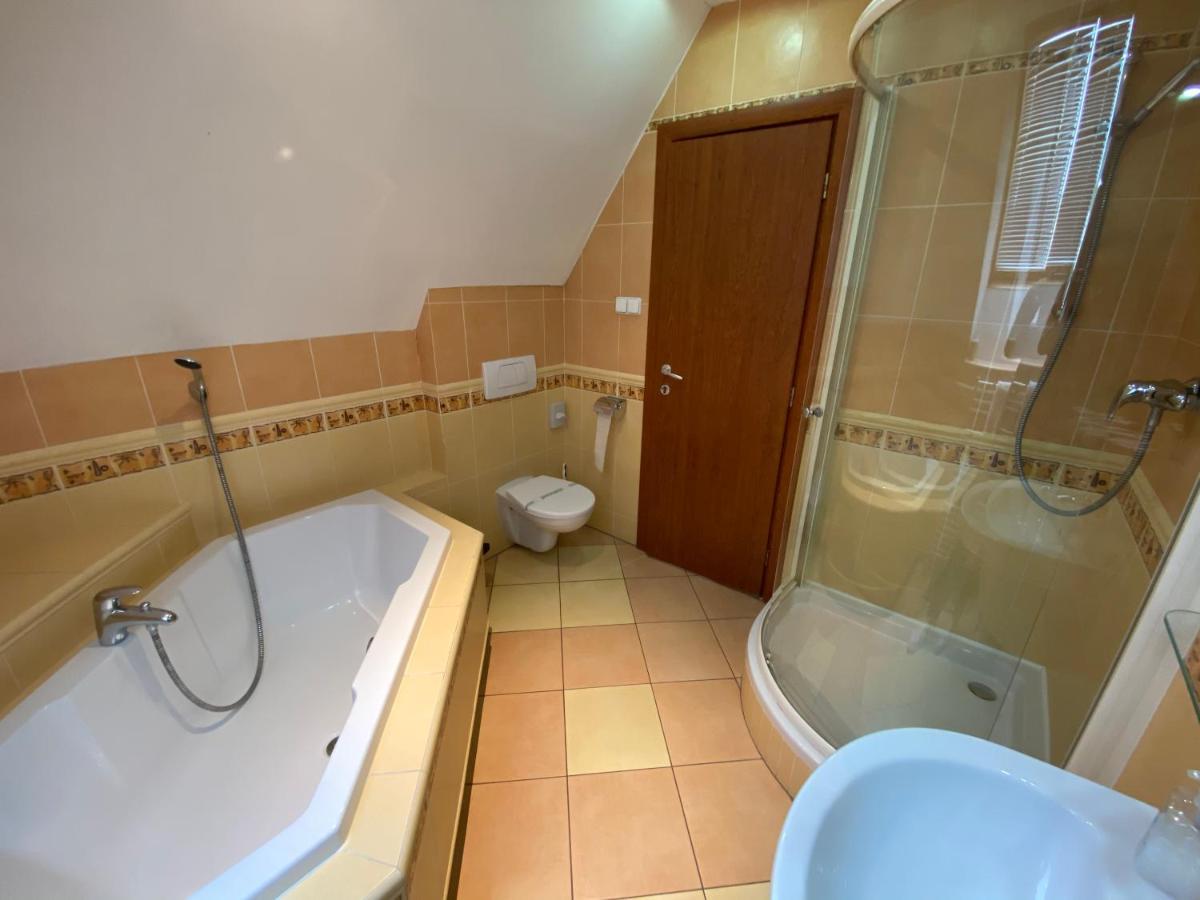 Penzion Le Monde Hotel Бардеев Екстериор снимка
