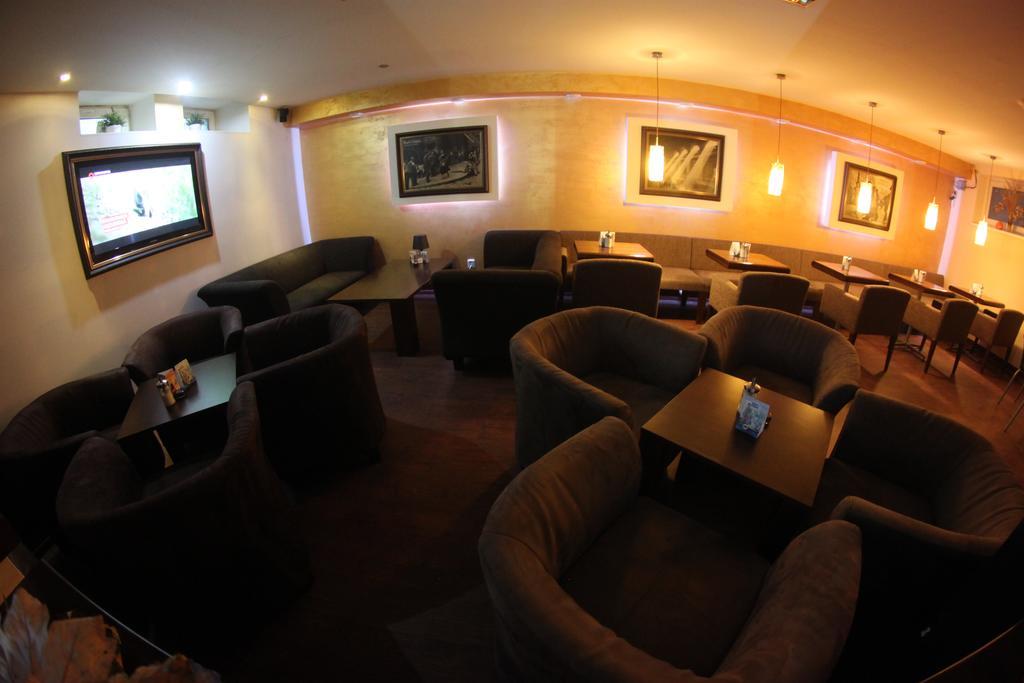 Penzion Le Monde Hotel Бардеев Екстериор снимка