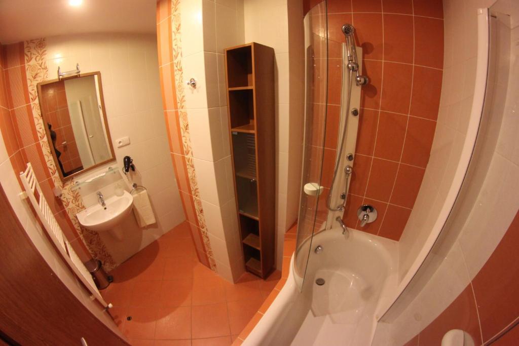 Penzion Le Monde Hotel Бардеев Екстериор снимка