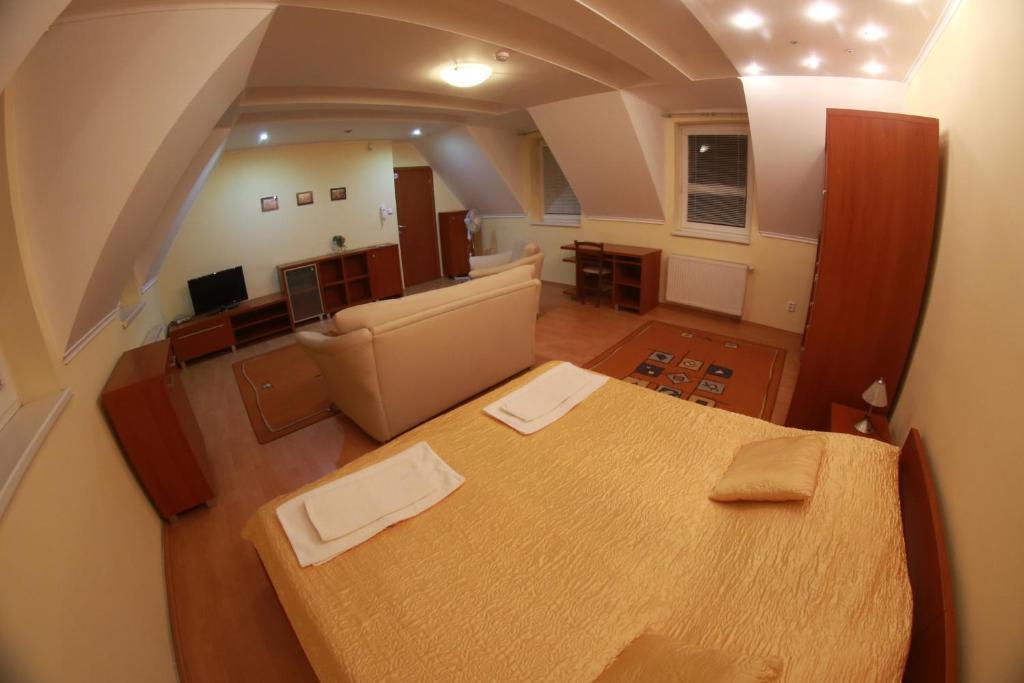 Penzion Le Monde Hotel Бардеев Екстериор снимка