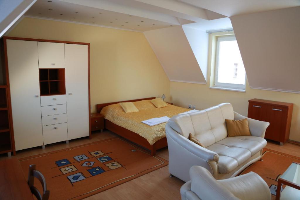 Penzion Le Monde Hotel Бардеев Екстериор снимка