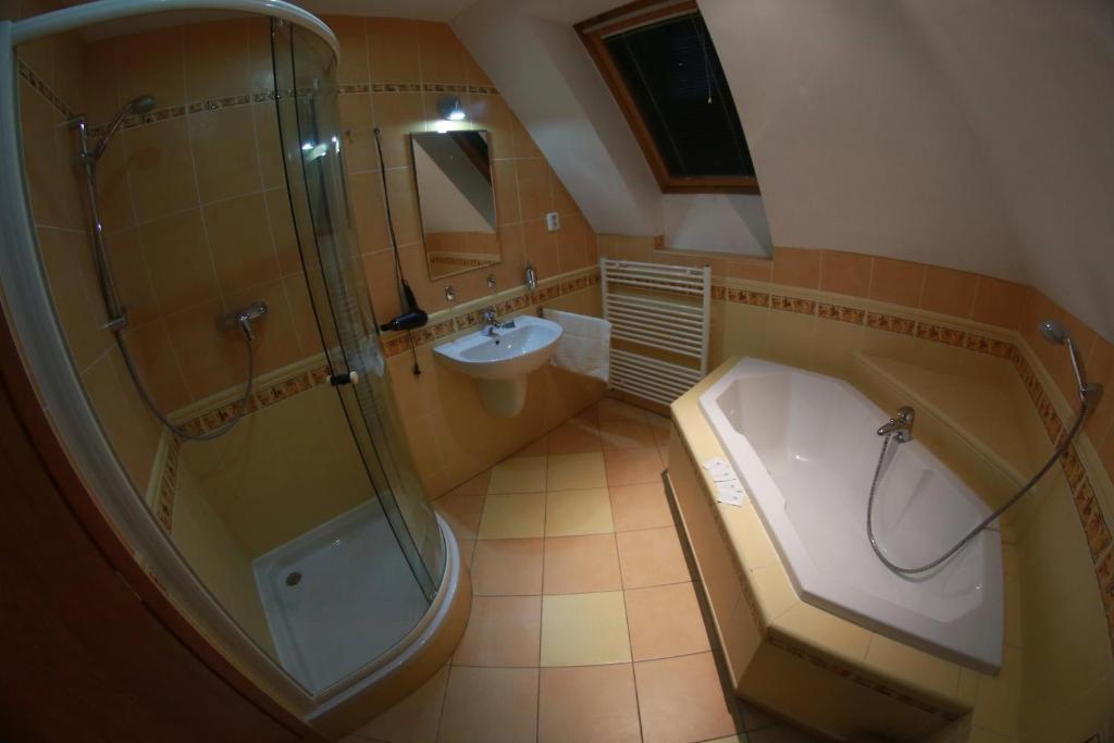 Penzion Le Monde Hotel Бардеев Екстериор снимка